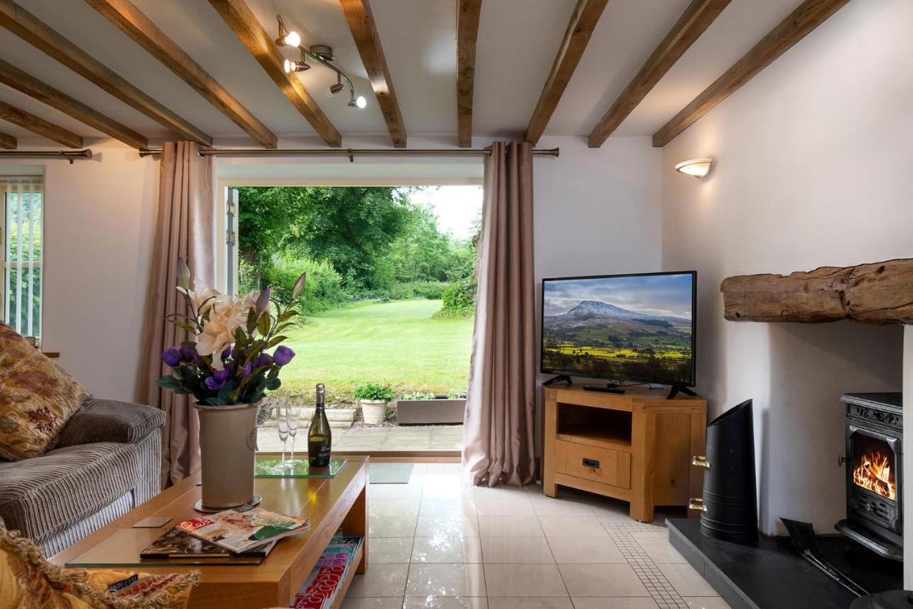 Finest Retreats - The Cottage - Luxury 1 Bed Cottage Rhydymwyn المظهر الخارجي الصورة
